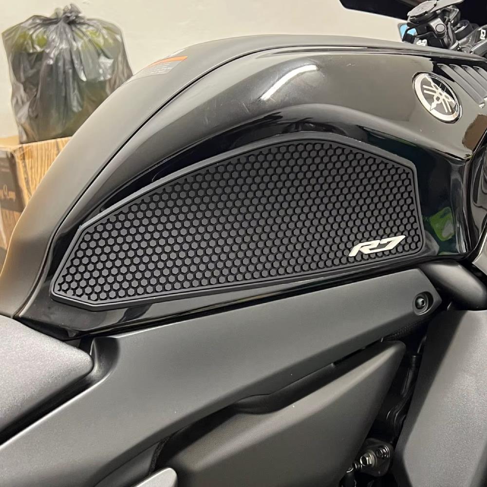 Yamaha YZF-R7 2022-2025 - Tank Pad Anti-Slip Side Protector Pads