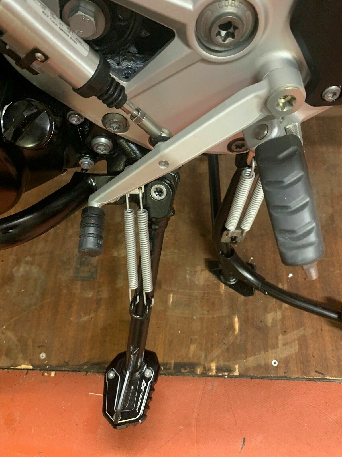 CNC Kickstand Shoe Extender Side Kick Stand - BMW F 900 XR F900XR 2020-2025