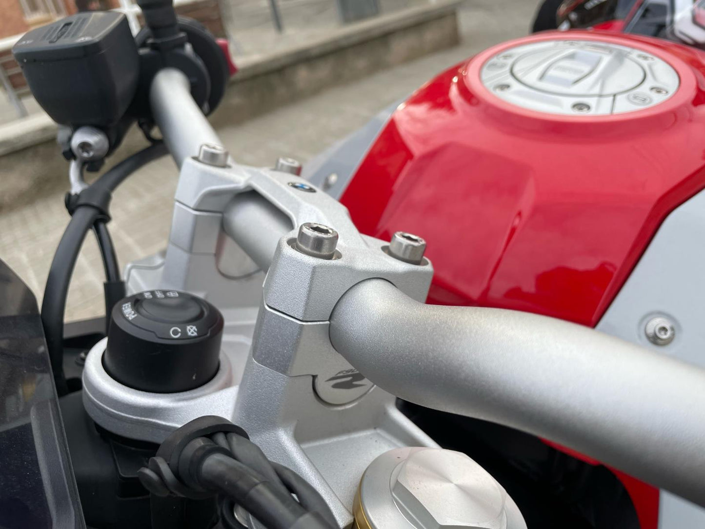 28mm Black Handlebar Mount Risers Clamp - BMW F900XR F 900 XR 2019-2025