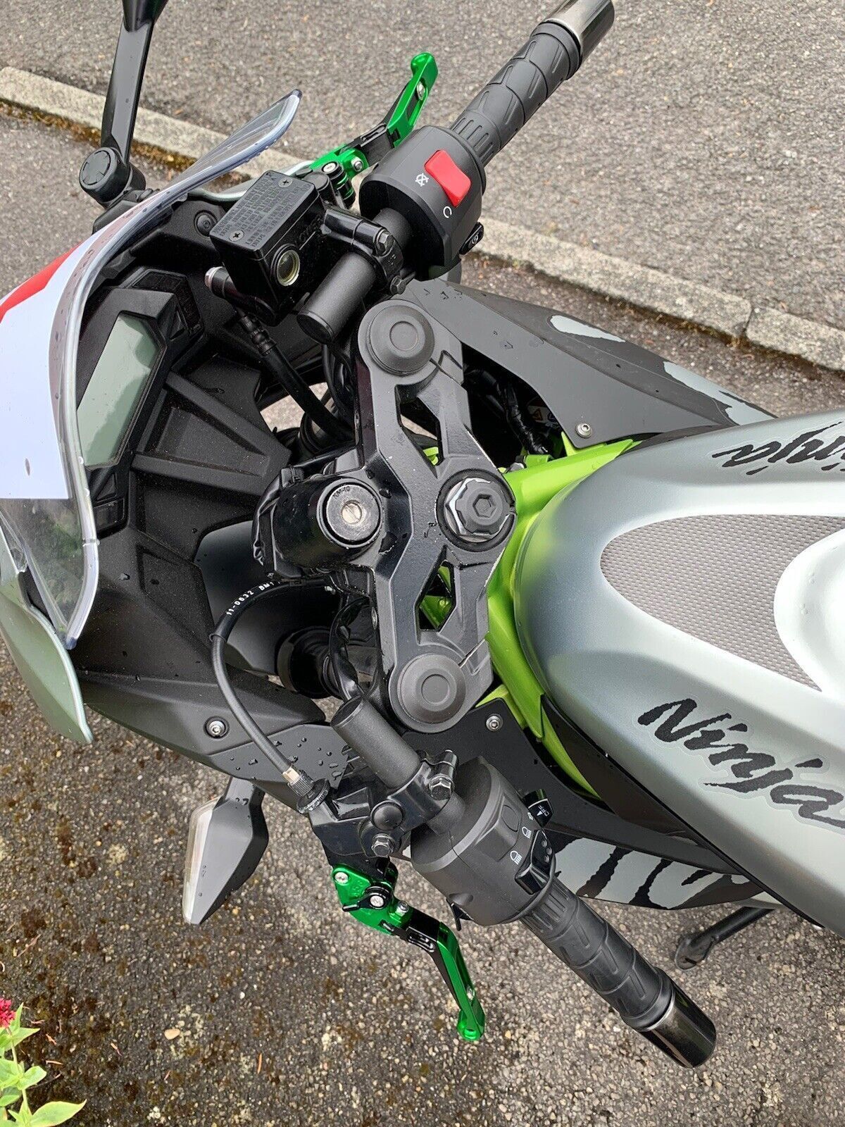 Green Adjustable Clutch Brake Lever Set For Kawasaki Z500 / Ninja 500 2024-2025