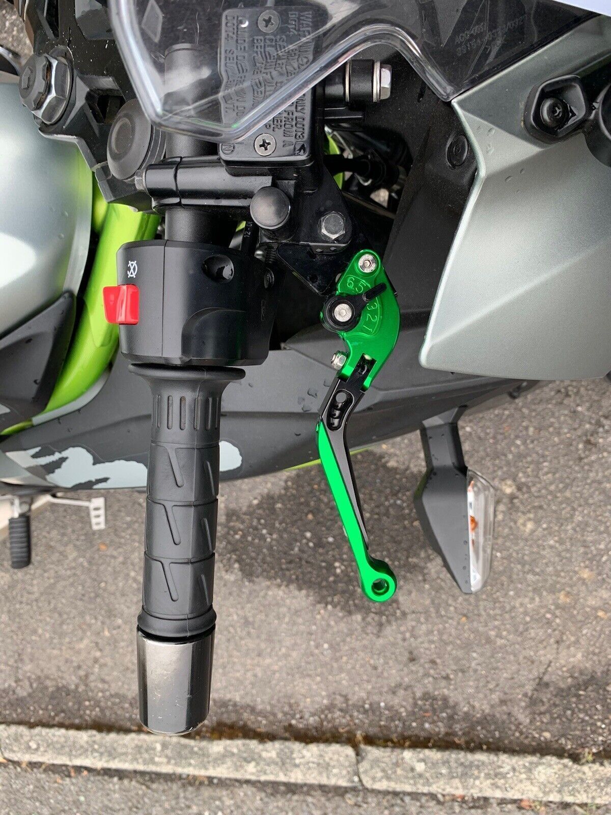 Green Adjustable Clutch Brake Lever Set For Kawasaki Z500 / Ninja 500 2024-2025