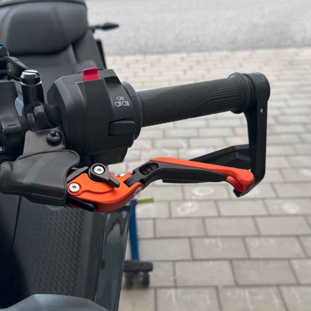Orange Adjustable Folding Brake & Clutch Levers Set KTM Duke 125 / 390 2024-2025