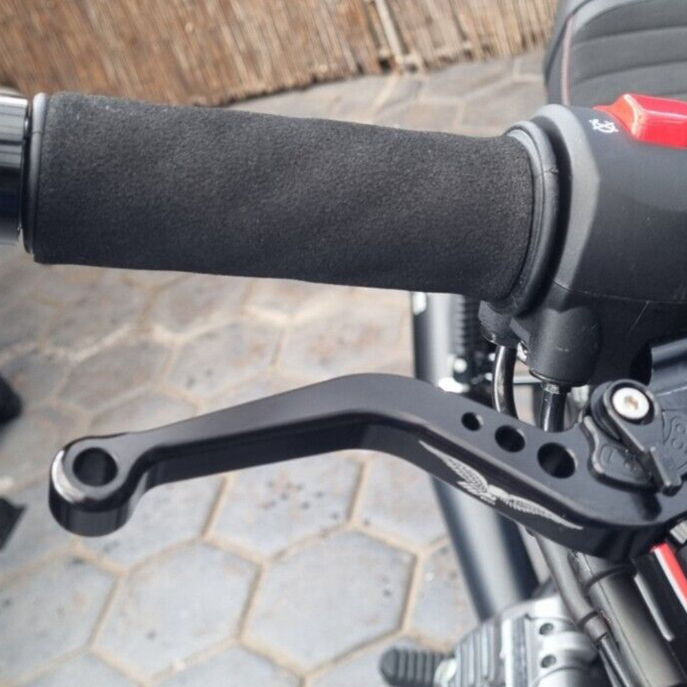 Short Black Clutch & Brake Levers For Moto Guzzi V9 Bobber Special 2021-2026