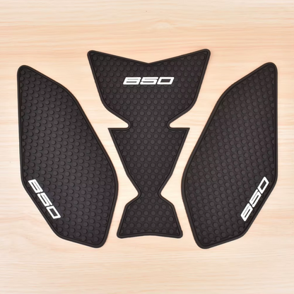 Kawasaki Ninja 650 / Z650 2017-2026 Traction Tank Pad Grip Protectors